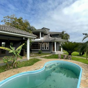 Casa com 180m², 4 dormitórios, 4 suítes, 2 vagas no bairro Praia da Cal em Torres para Comprar