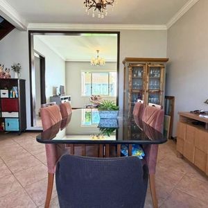 Casa com 209m², 3 dormitórios, 1 suíte, 2 vagas no bairro Igra em Torres para Comprar