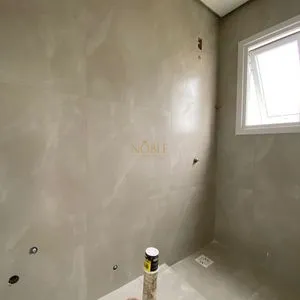 Casa com 161m², 3 dormitórios, 3 suítes, 2 vagas no Lake Cond. Resort em Torres para Comprar