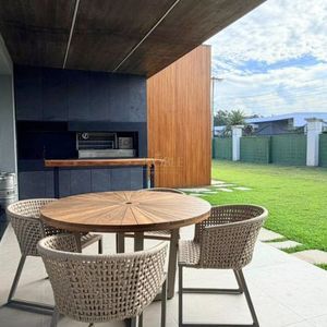 Casa, 3 dormitórios, 3 suítes, 2 vagas no Ocean Side em Torres para Comprar