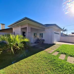 Casa, 5 dormitórios, 1 suíte, 3 vagas no bairro Praia Paraíso em Torres para Comprar