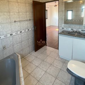 Apartamento com 140m², 3 dormitórios, 1 suíte, 1 vaga no Edificio Clezar em Torres para Comprar