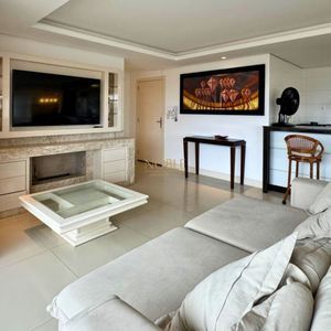Apartamento com 197m², 3 dormitórios, 3 suítes, 2 vagas no Maranello em Torres para Comprar