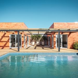 Casa de Condomínio com 335m², 3 dormitórios, 3 suítes, 2 vagas no Reserva das Águas em Torres para Comprar