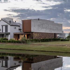 Casa de Condomínio com 244m², 4 dormitórios, 4 suítes, 2 vagas no Condomínio Ilhas Park em Torres para Comprar