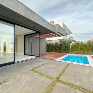 Casa de Condomínio com 228m², 3 dormitórios, 3 suítes, 2 vagas no Reserva das Águas em Torres para Comprar