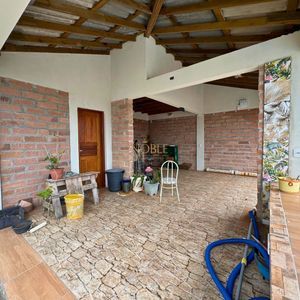 Casa com 180m², 3 dormitórios, 2 suítes, 2 vagas no bairro Caravelle em Passo de Torres para Comprar