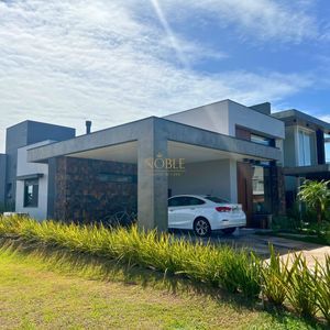 Casa de Condomínio com 226m², 3 dormitórios, 3 suítes, 2 vagas no Reserva das Águas em Torres para Comprar