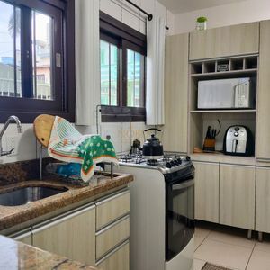 Casa, 6 dormitórios, 2 suítes, 3 vagas no bairro Getúlio Vargas em Torres para Comprar