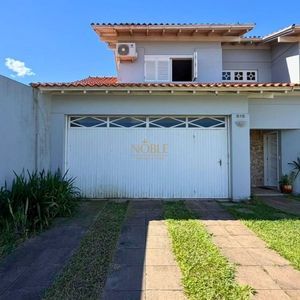 Casa com 209m², 3 dormitórios, 1 suíte, 2 vagas no bairro Igra em Torres para Comprar
