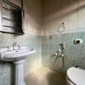 Casa, 6 dormitórios, 1 suíte, 4 vagas no bairro Stan em Torres para Comprar