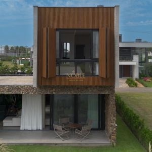 Casa de Condomínio com 244m², 4 dormitórios, 4 suítes, 2 vagas no Condomínio Ilhas Park em Torres para Comprar