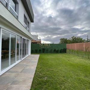 Casa de Condomínio com 234m², 5 dormitórios, 3 suítes, 2 vagas no Condomínio Ilhas Park em Torres para Comprar