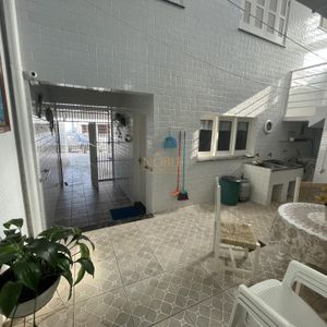Casa com 500m², 7 dormitórios, 2 suítes, 2 vagas no bairro Centro em Torres para Comprar