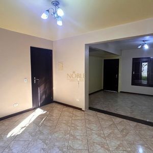 Casa com 420m², 5 dormitórios, 3 suítes, 1 vaga no bairro Centro em Torres para Comprar