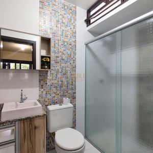 Casa, 6 dormitórios, 2 suítes, 3 vagas no bairro Getúlio Vargas em Torres para Comprar