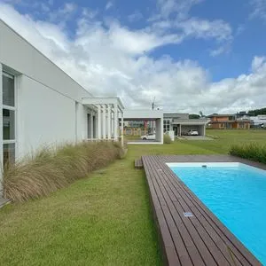 Casa de Condomínio com 174m², 3 dormitórios, 3 suítes, 2 vagas no Reserva das Águas em Torres para Comprar