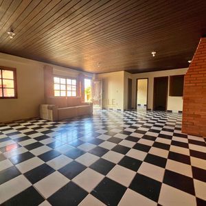 Casa, 6 dormitórios, 1 suíte, 4 vagas no bairro Stan em Torres para Comprar