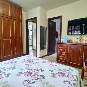 Casa, 6 dormitórios, 2 suítes, 3 vagas no bairro Getúlio Vargas em Torres para Comprar