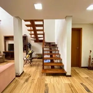 Casa com 272m², 4 dormitórios, 1 suíte, 3 vagas no bairro Igra Norte em Torres para Comprar