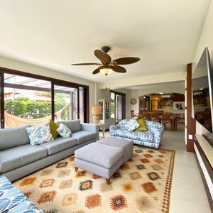 Casa com 518m², 5 dormitórios, 2 suítes, 2 vagas no bairro Praia Grande em Torres para Comprar