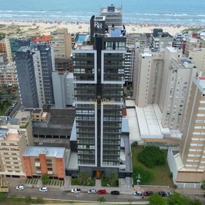 Apartamento com 50m², 1 dormitório, 1 suíte, 2 vagas no Maui Residencial em Torres para Comprar