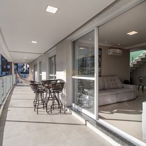 Cobertura com 234m², 3 dormitórios, 1 suíte, 2 vagas no Le Grand em Torres para Comprar