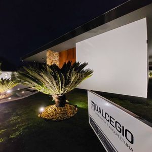 Casa com 288m², 4 dormitórios, 4 suítes, 4 vagas no bairro Bella Torres em Passo de Torres para Comprar