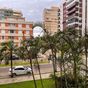 Apartamento com 232m², 4 dormitórios, 4 suítes, 2 vagas no Estevanell em Torres para Comprar