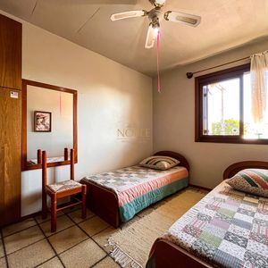 Casa com 338m², 4 dormitórios, 2 suítes, 3 vagas no bairro Centro em Passo de Torres para Comprar