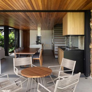 Casa de Condomínio com 244m², 4 dormitórios, 4 suítes, 2 vagas no Condomínio Ilhas Park em Torres para Comprar