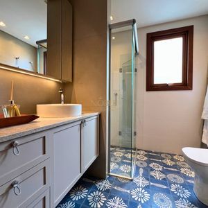 Apartamento com 180m², 3 dormitórios, 1 suíte, 2 vagas no Debret em Torres para Comprar