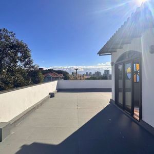 Cobertura com 220m², 3 dormitórios, 1 vaga no Punta Ballena em Torres para Comprar