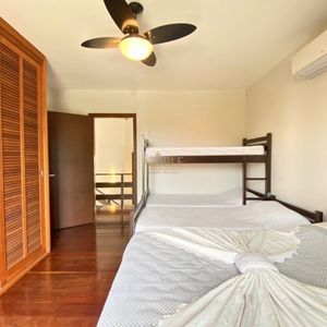 Casa com 518m², 5 dormitórios, 2 suítes, 2 vagas no bairro Praia Grande em Torres para Comprar