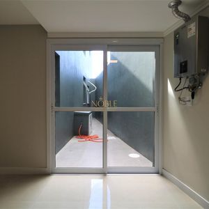 Sobrado com 220m², 5 dormitórios, 4 suítes, 3 vagas no bairro Stan em Torres para Comprar