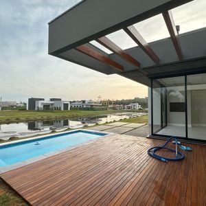 Casa de Condomínio com 228m², 3 dormitórios, 3 suítes, 2 vagas no Reserva das Águas em Torres para Comprar