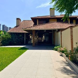 Casa com 193m², 3 dormitórios, 1 suíte, 3 vagas no bairro Praia Grande em Torres para Comprar