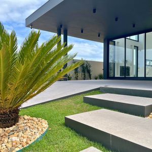 Casa com 288m², 4 dormitórios, 4 suítes, 4 vagas no bairro Bella Torres em Passo de Torres para Comprar