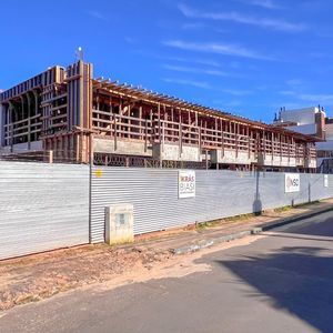 Apartamento com 79m², 2 dormitórios, 1 suíte, 1 vaga no Florença em Torres para Comprar