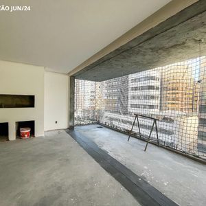Apartamento com 200m², 4 dormitórios, 4 suítes, 3 vagas no Vanguard em Torres para Comprar