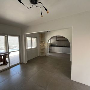 Sobrado com 350m², 5 dormitórios, 1 suíte, 4 vagas no bairro Centro em Torres para Comprar