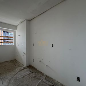 Apartamento com 80m², 2 dormitórios, 1 suíte, 2 vagas no Mirage em Torres para Comprar