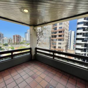 Apartamento com 200m², 4 dormitórios, 4 suítes, 1 vaga no Piazza del Mare em Torres para Comprar