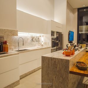 Casa de Condomínio com 200m², 4 dormitórios, 4 suítes, 2 vagas no Ocean Side em Torres para Comprar