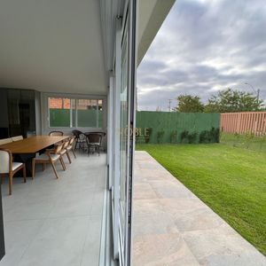 Casa de Condomínio com 234m², 5 dormitórios, 3 suítes, 2 vagas no Condomínio Ilhas Park em Torres para Comprar