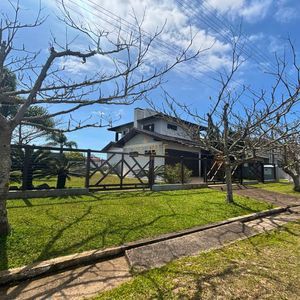 Casa, 3 dormitórios, 1 suíte, 2 vagas no bairro Itapeva Norte em Torres para Comprar