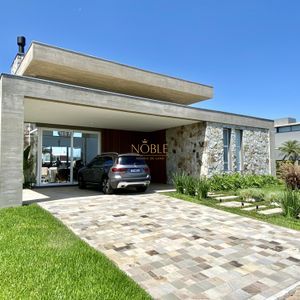 Casa de Condomínio com 290m², 4 dormitórios, 2 suítes, 2 vagas no Ocean Side em Torres para Comprar