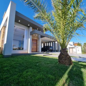 Casa de Condomínio com 206m², 3 dormitórios, 1 suíte, 2 vagas no Reserva das Águas em Torres para Comprar