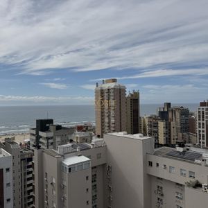 Apartamento com 90m², 2 dormitórios, 2 suítes, 2 vagas no Maui Residencial em Torres para Comprar