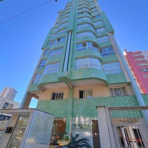 Cobertura com 198m², 3 dormitórios, 1 suíte, 2 vagas no Solar da Praça em Torres para Comprar